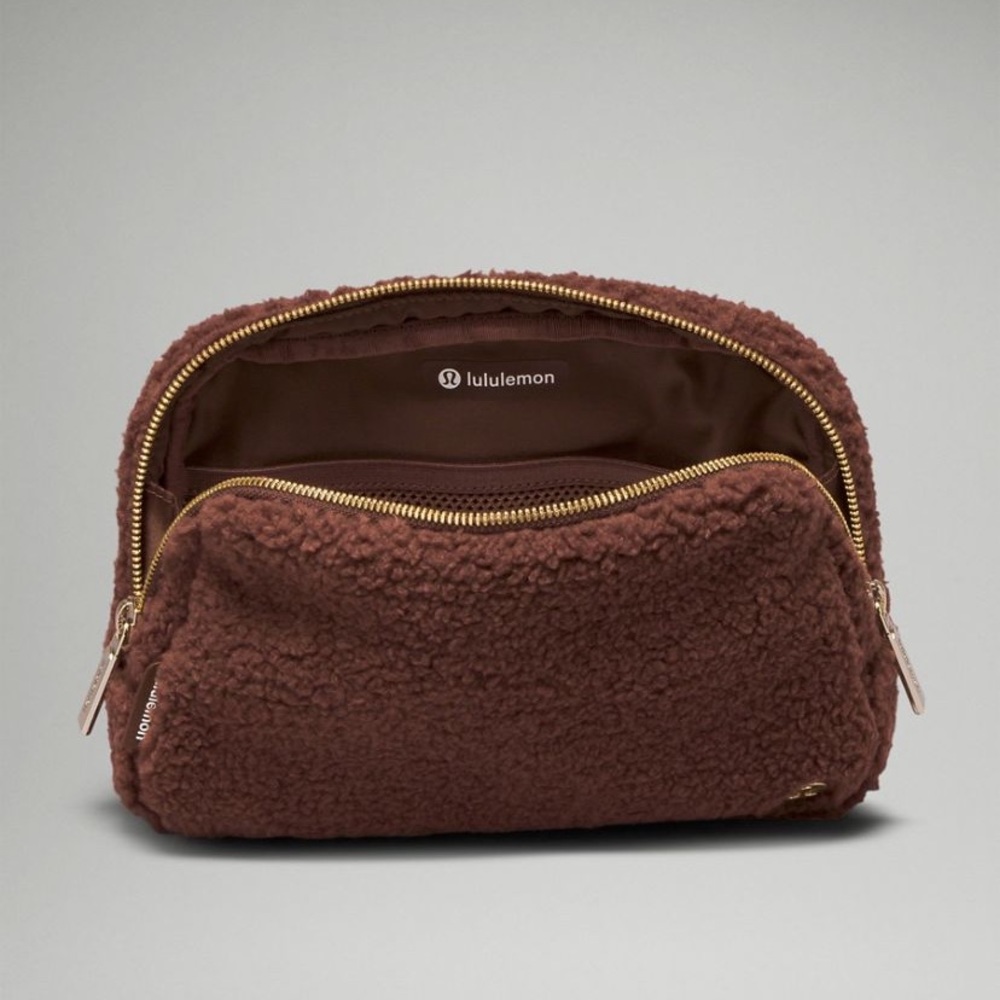 Everywhere belt bag 2L* fleece in brown colour